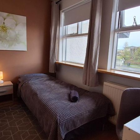 Private Room, Close To A Swimming Pool Reykjavik Extérieur photo