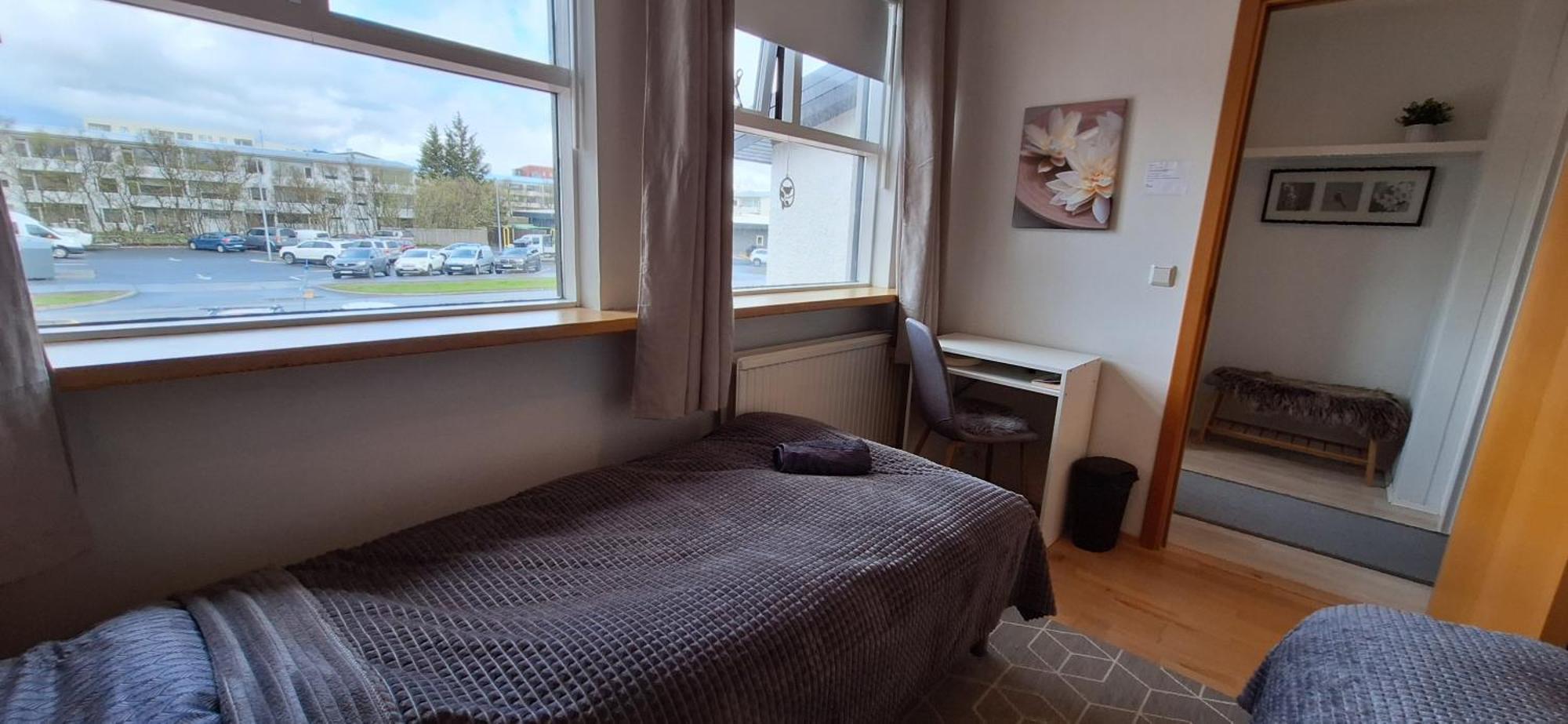 Private Room, Close To A Swimming Pool Reykjavik Extérieur photo